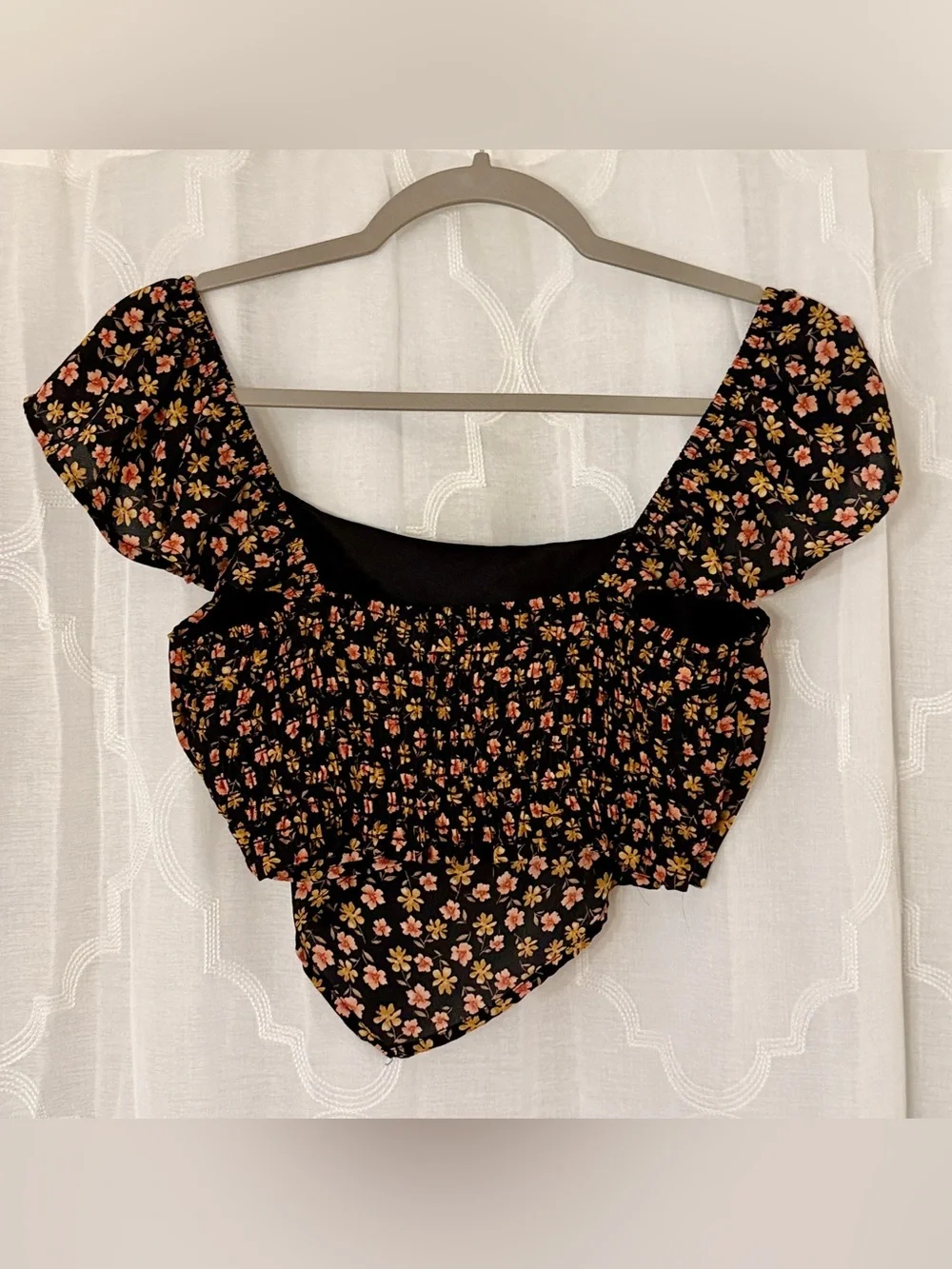 Sadie & Sage Black Ditsy Floral Handkerchief Crop Top | Medium